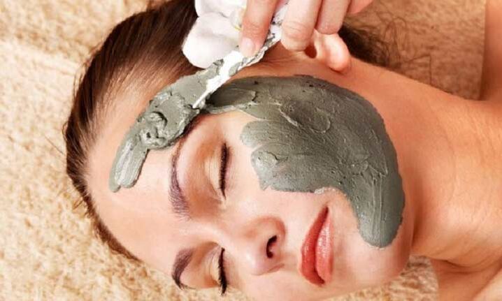 Pag-apply sa usa ka Mask alang sa Exjuvenation