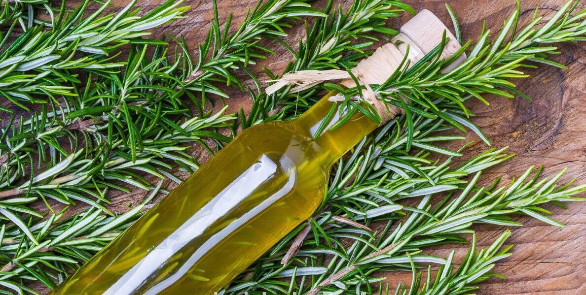 Rosemary oil alang sa pagtambal sa oily nga mga problema sa panit